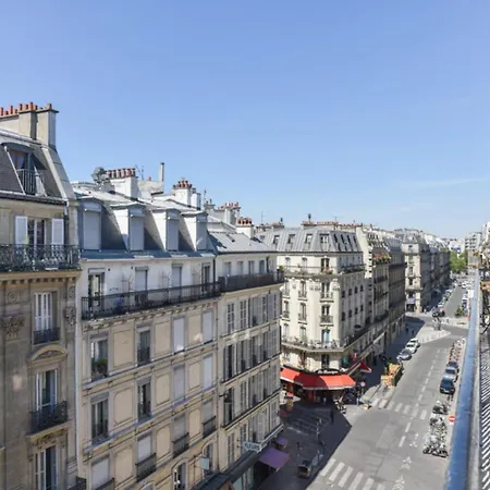 Haussmann-style With Balcony - Republic Paris